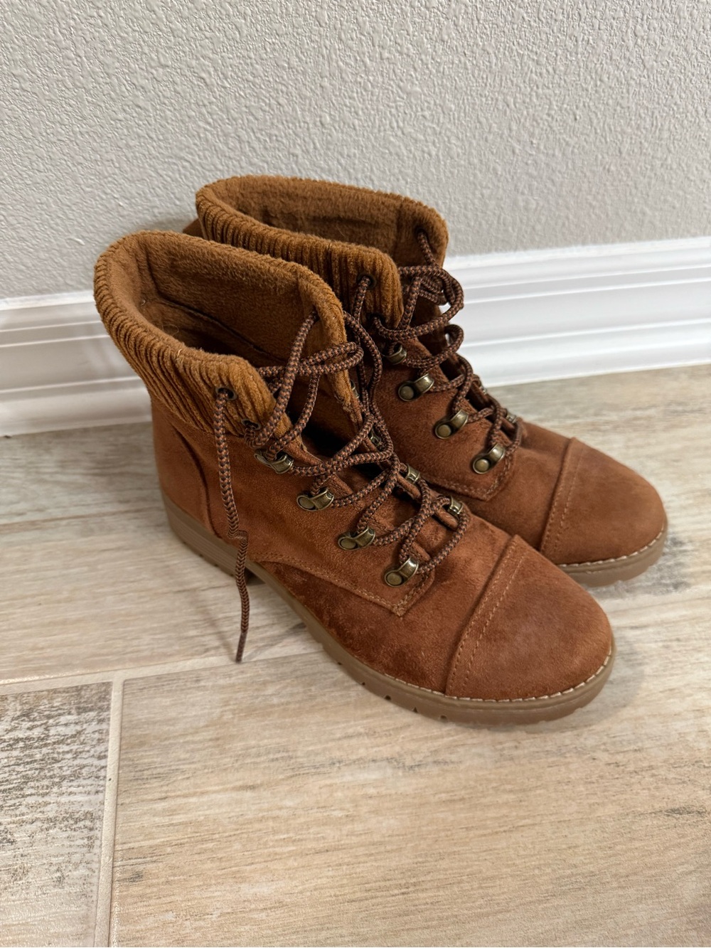 Universal Thread Brown Faux Suede Lace Up Combat Ankle Boots Women’s 7.5